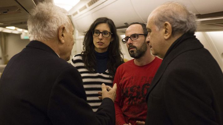 Telediario 1 - Llega a El Prat el avión con las víctimas del atentado