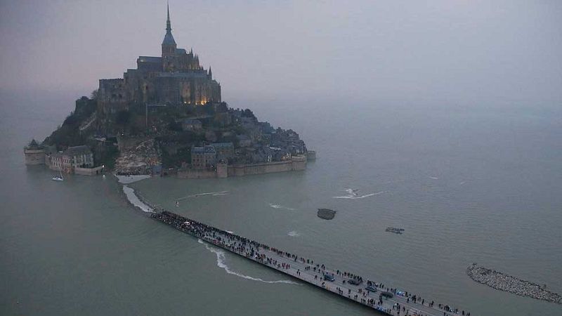 Alerta en las costas europeas por la llegada de la 'marea del siglo'