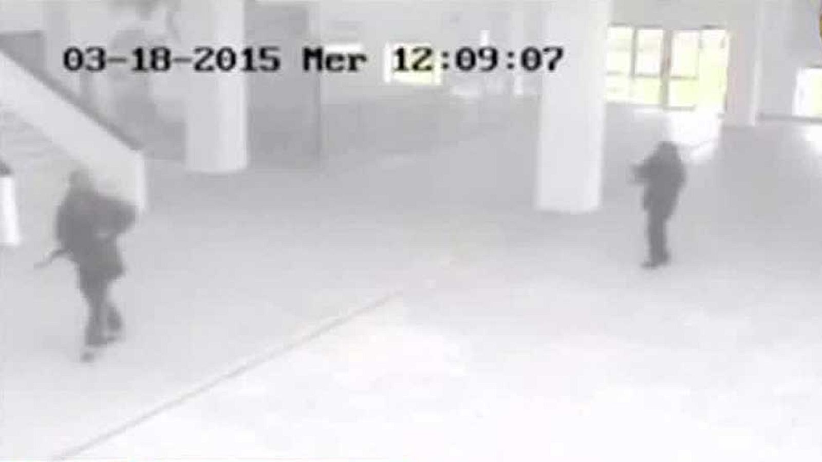 Una cámara grabó a los presuntos terroristas de Túnez