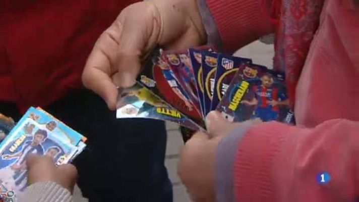L'Informatiu - Un altre clàssic, l'intercanvi de cromos de futbol al Mercat de Sant Antoni de Barcelona