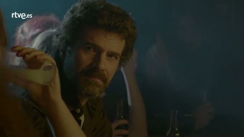 El Ministerio del Tiempo - Juli�n descubre que su padre es infiel | Ver