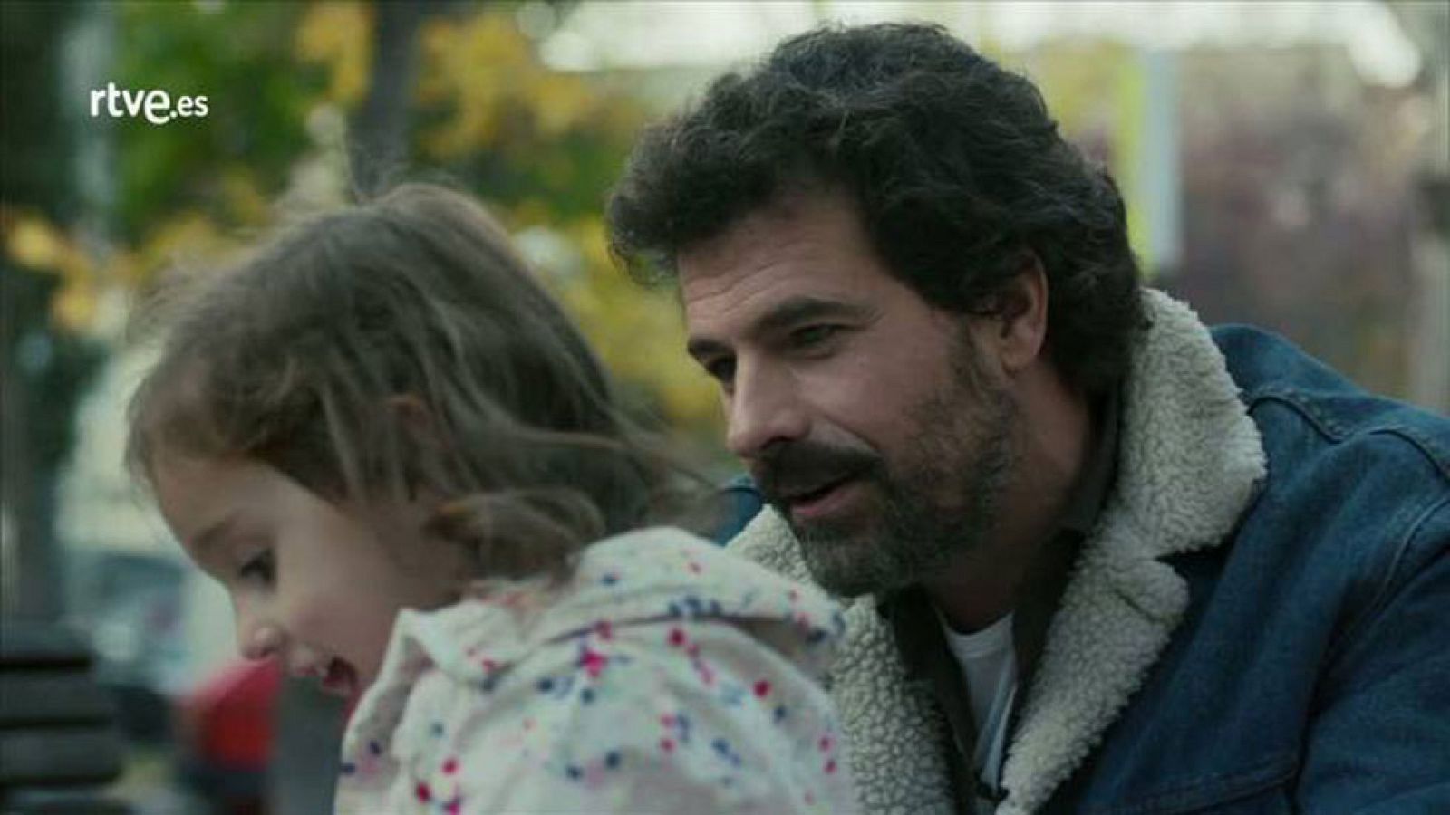El Ministerio del Tiempo - Julián se reencuentra con Maite... de niña | Ver