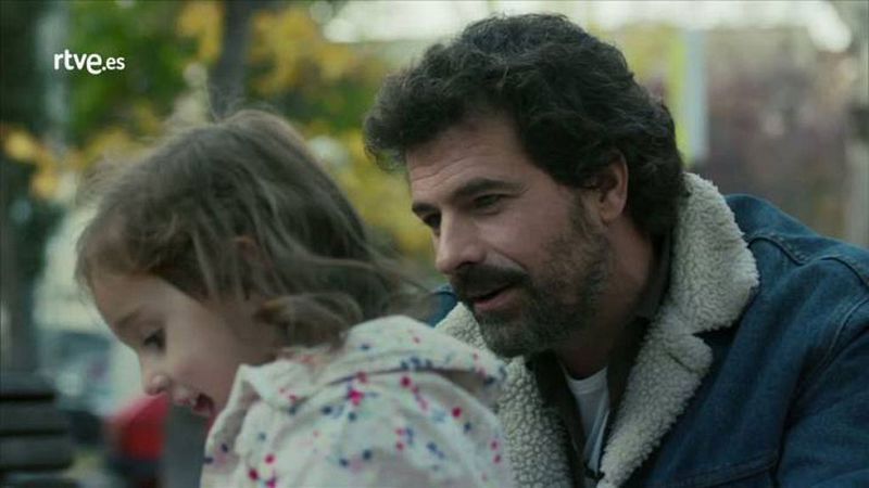 El Ministerio del Tiempo - Julián se reencuentra con Maite... de niña