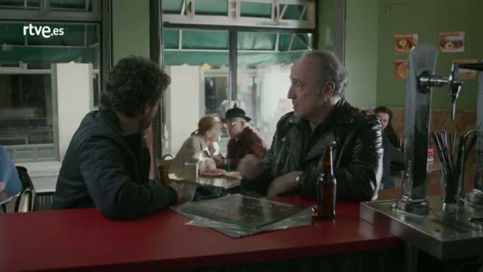 El Ministerio del Tiempo - Su padre confiesa a Julián que fue infiel | Ver