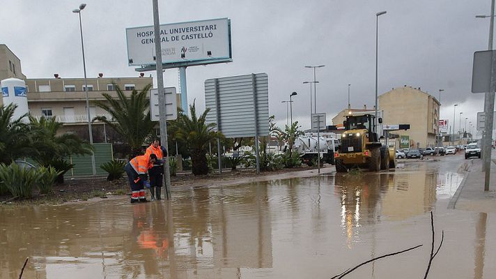 Los desayunos - Rescatan el cadáver de un hombre de un vehículo volcado en una rambla de Cabanes, en Castellón