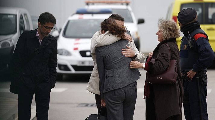 Telediario 1 - Se estrella un avión con 150 personas en los Alpes