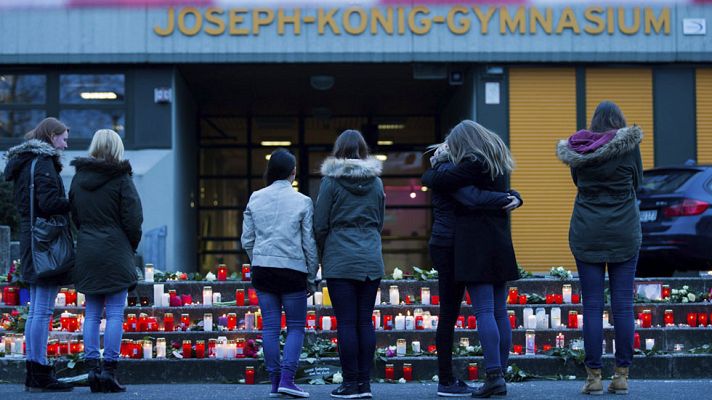 Telediario 1 - Estudiantes alemanes en el avión accidnetado en Francia