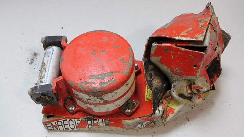 La caja negra que graba voces y sonidos, clave en la investigación del accidente aéreo en Francia