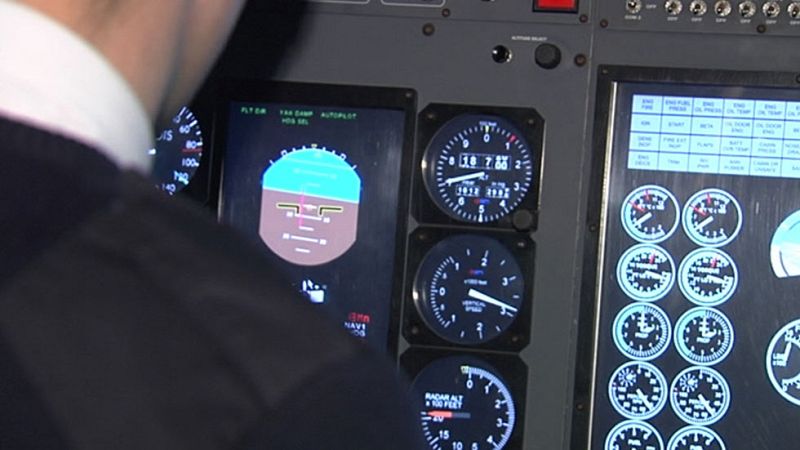 Los pilotos pasan pruebas físicas, psicológicas y test de personalidad periódicamente