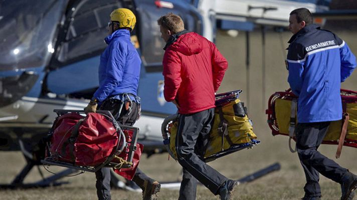 Telediario 1 - El rescate del avión accidentado se complica