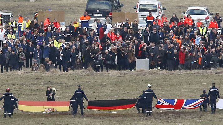 Telediario 1 - El viaje más duro para las familias de las víctimas