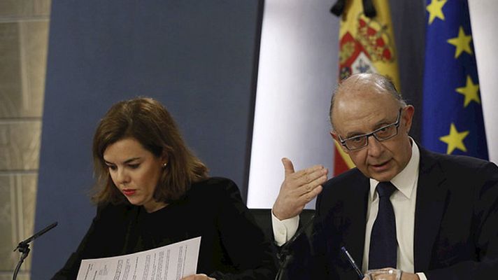 Telediario 1 - El déficit público cierra 2014 en el 5,7% y España cumple el objetivo fijado por Bruselas