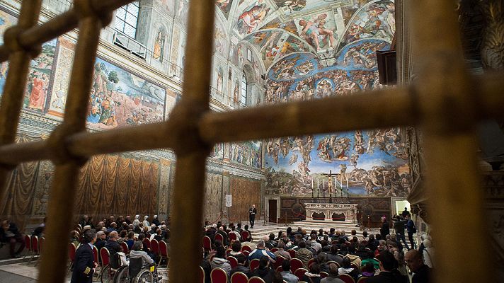 Informativo 24h - El Papa se encuentra en la Capilla  Sixtina con 150 indigentes