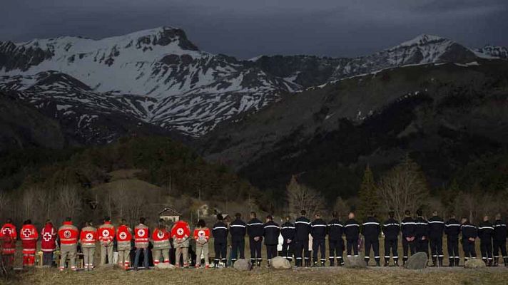 Telediario 1 - Empiezan a identificar los restos encontrados