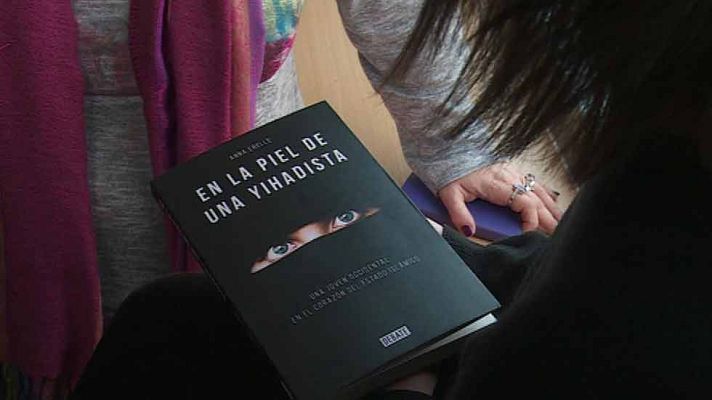 Telediario 1 - 'En la piel de una yihadista', la obra de Anna Erelle que de