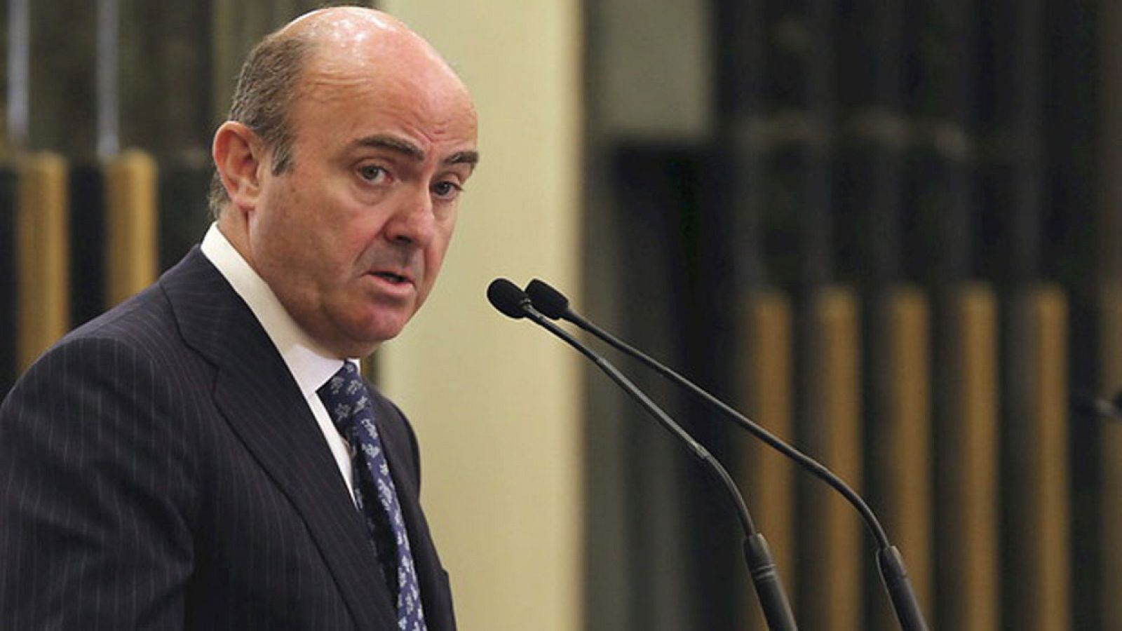 De Guindos ve "prudente" decir que la economía española crecerá entre un 2,5% y un 3% este año