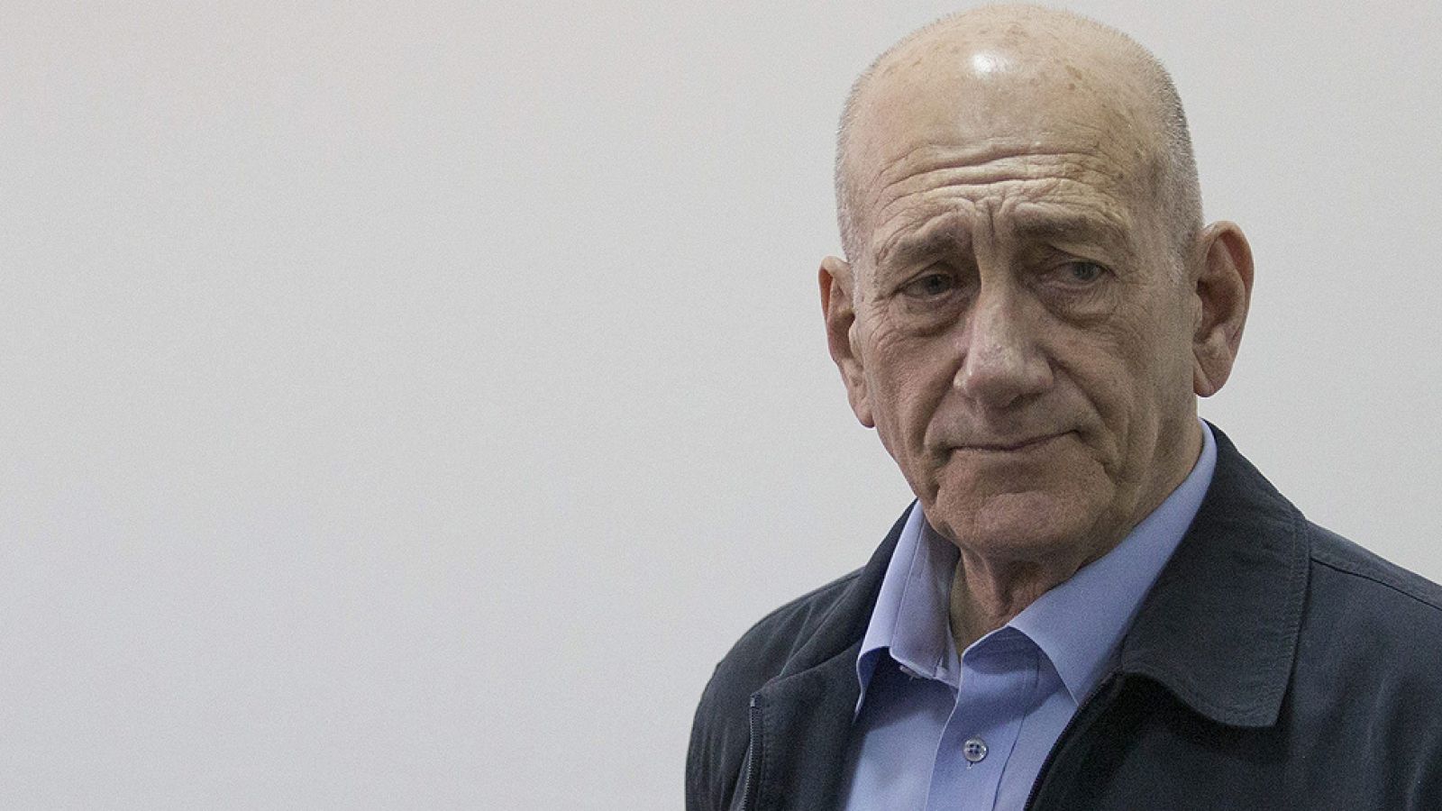El ex primer ministro israelí Ehud Olmert, condenado por otro caso de corrupción | Ver