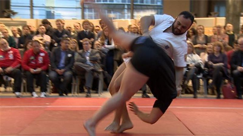 Lucha Canaria en el Parlamento Europeo - 29/03/15 - La luchada | Ver