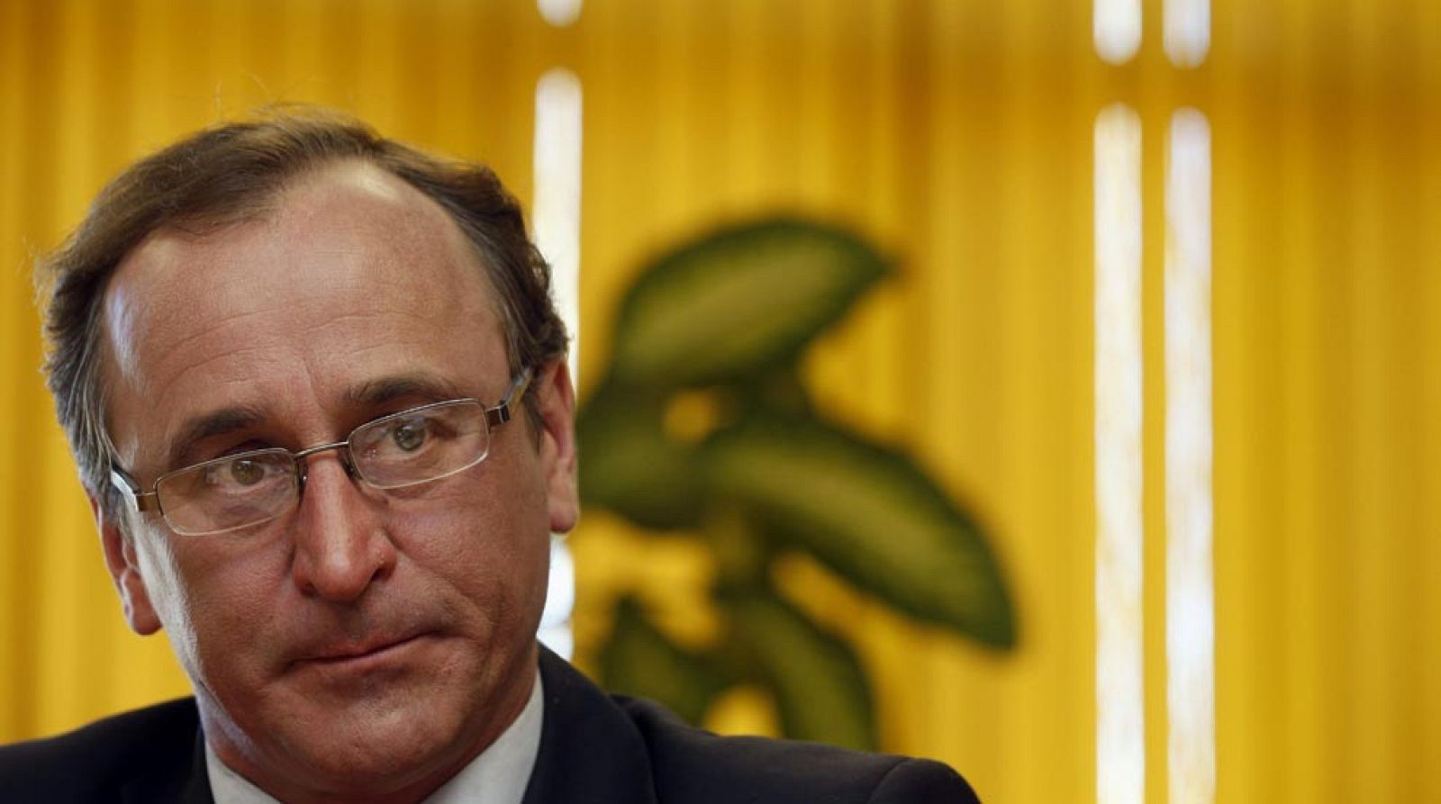 Los inmigrantes 'sin papeles' volverán a tener atención primaria pero no tarjeta sanitaria - Informativo 24h | Ver