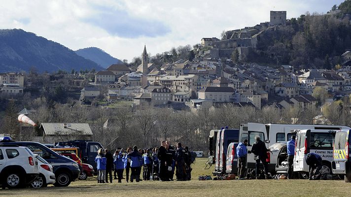 Telediario 1 - Continúan las labores de rescate del avión una semana despué