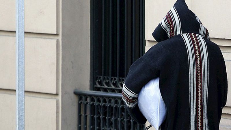 El padre de los gemelos yihadistas en libertad con cargos, la madre ha sido acusada de un delito de colaboración con organización terrorista.