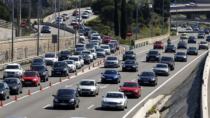 Telediario 1 - Retenciones en carreteras por la operación de Semana Santa