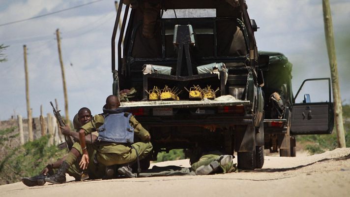 Telediario 1 - Al menos 15 muertos en el ataque a una universidad de Kenia