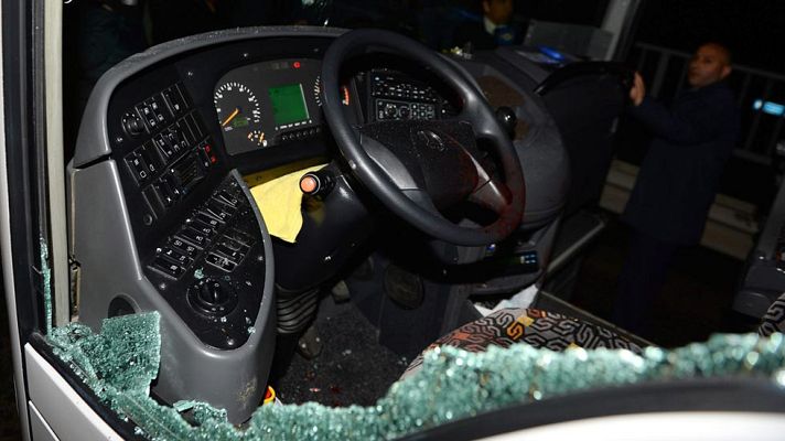 Telediario 1 - Tirotean el autobús del Fenerbahçe tras jugar un partido de liga