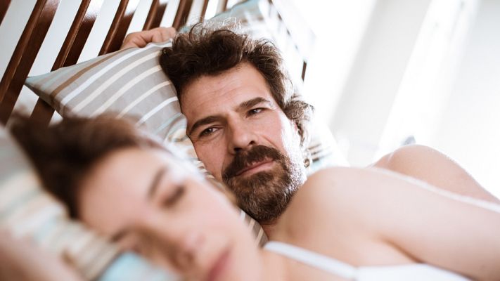 El Ministerio del Tiempo - Julián sigue enganchado a Maite