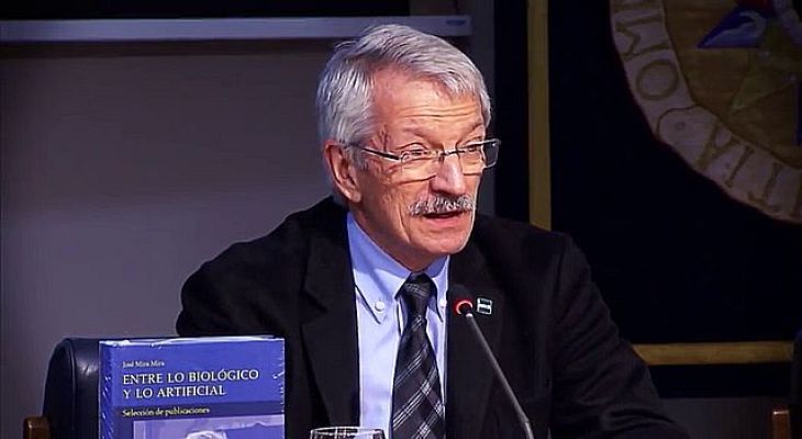 Universo UNED - Entre lo biológico y lo artificial