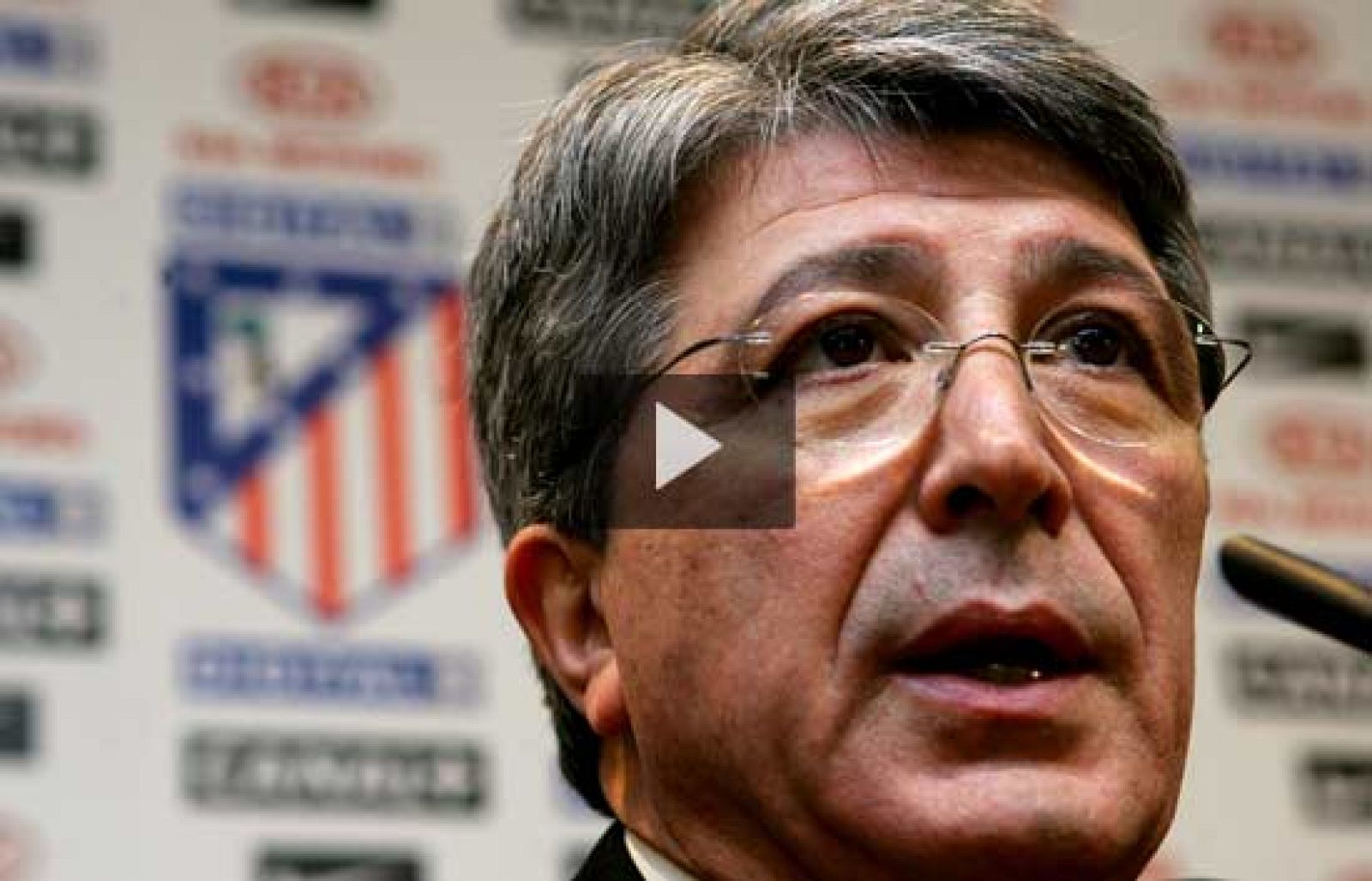 El presidente del Atletico de Madrid, Enrique Cerezo, ha pedido públicamente perdón por el mal partido de su equipo el sábado ante el Barcelona, en el que perdió por 6-1.