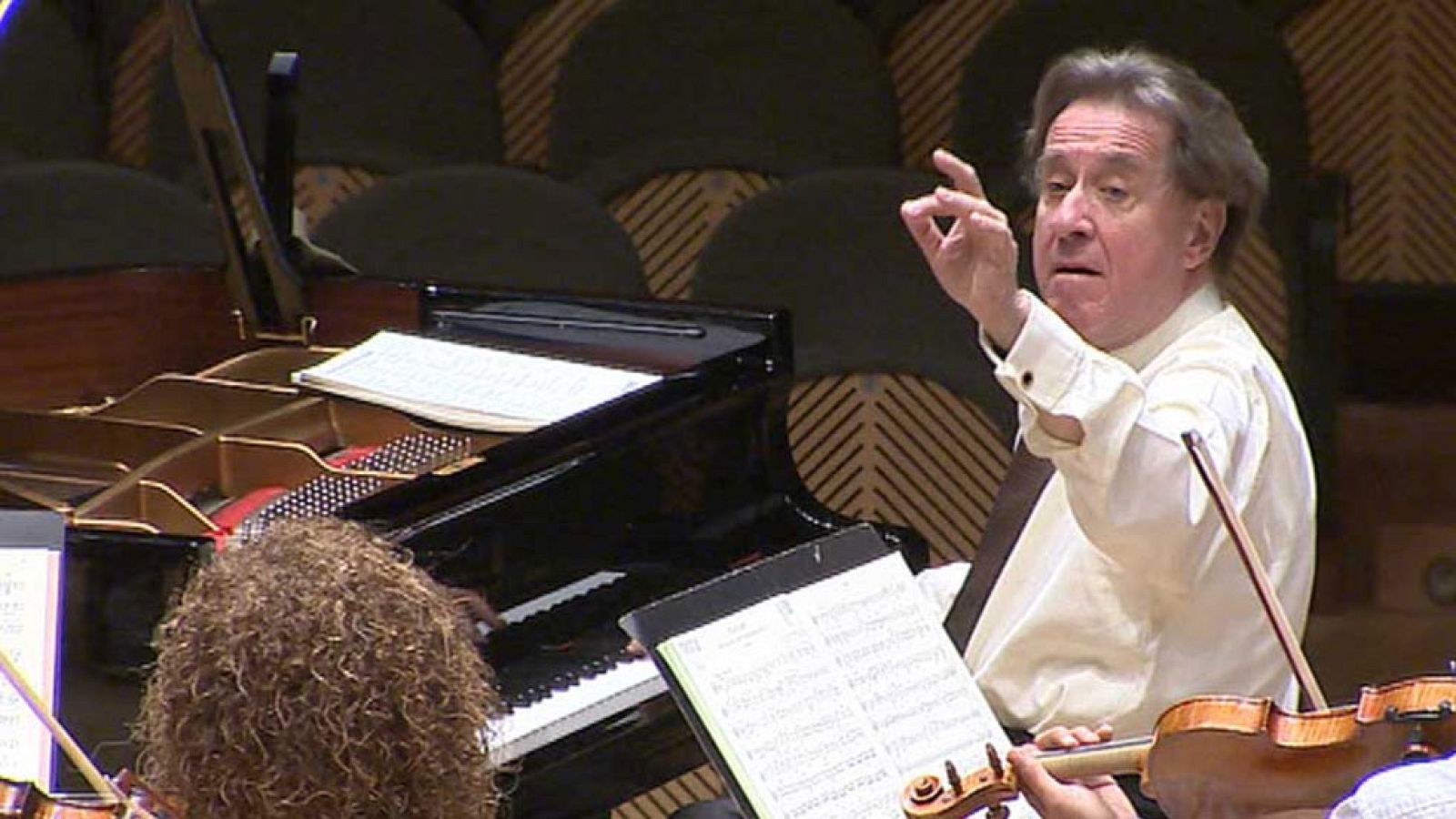 Rudolph Buchbinder ofrece en Barcelona un concierto como pianista y como director