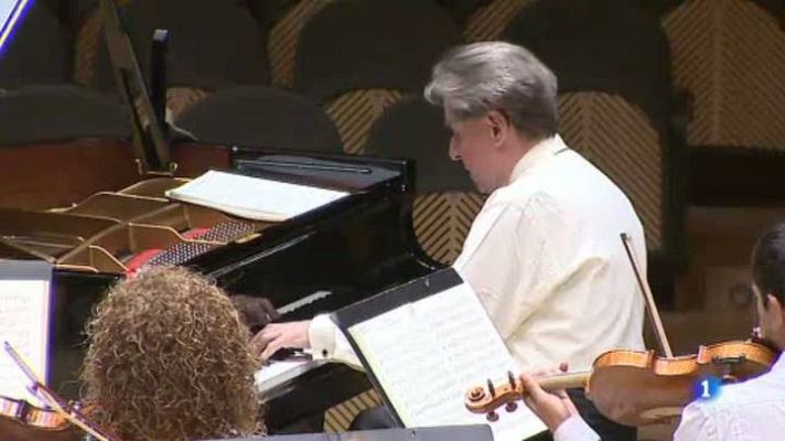 L'Informatiu - Els pianos de cua tornen al Passeig de Gràcia de Barcelona pel Concurs Internacional de piano Maria Canals