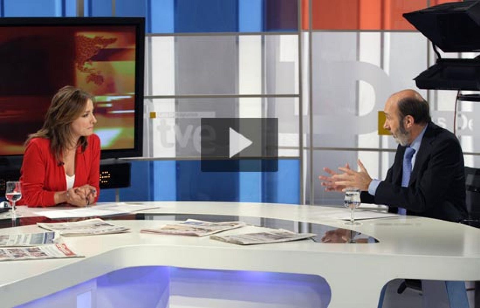 El ministro del Interior trata de tranquilizar a los ahorradores ante la crisis en una entrevista en Los Desayunos de TVE.