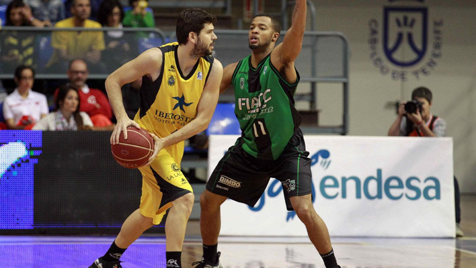 El Iberostar Tenerife se ha llevado el duelo contra el FIATC Joventut, pese al gran partido de Sergi Vidal.
