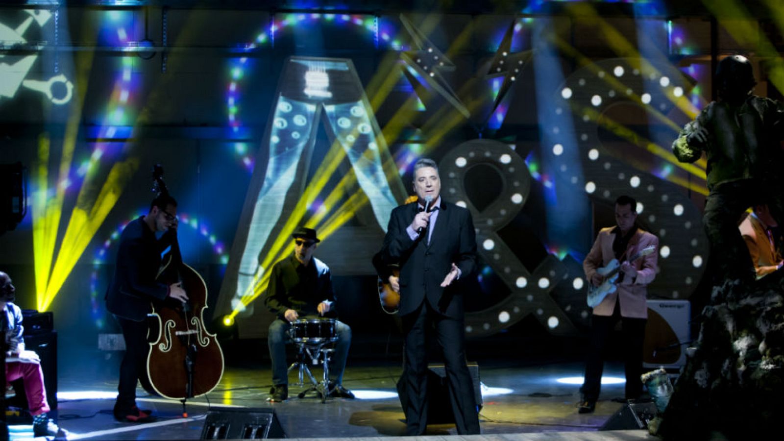 Alaska y Segura: Loquillo canta 'Piratas' en directo