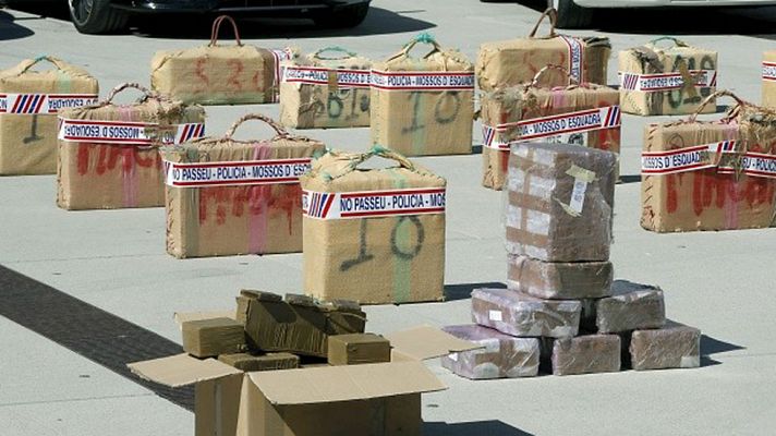 Telediario 1 - Veinticuatro traficantes de hachís detenidos en Cataluña