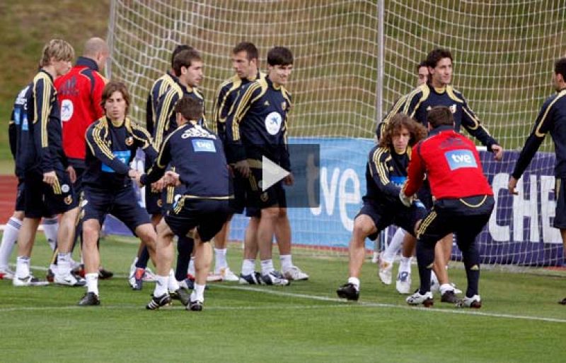 España entrena bajo la lluvia