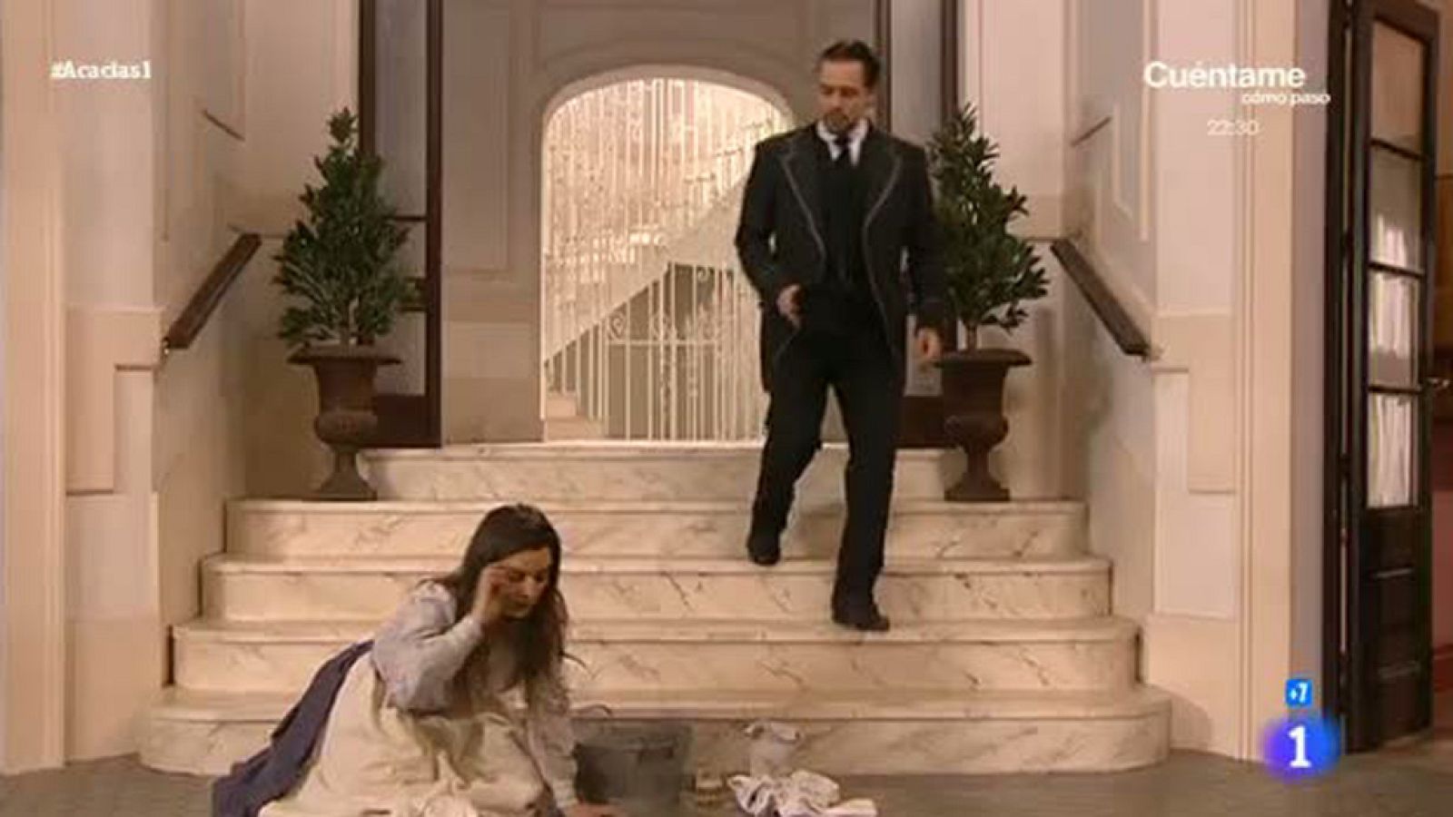 Manuela se desmaya y Germán la socorre