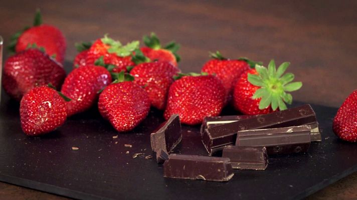RTVE Cocina - Receta de fresones con queso y chocolate
