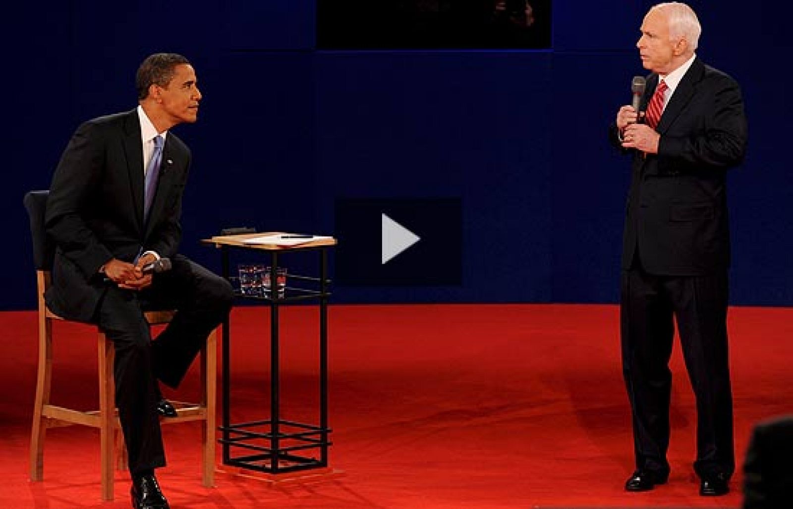 Ante la pregunta sobre si Rusia es un imperio del mal, Obama ha dicho que es peligroso y McCain ve el KGB en los ojos de Putin.