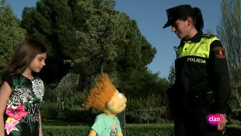 Seguridad vial - Seguir las instrucciones de los guardias municipales...con Paula Gallego - Lunnis | Ver