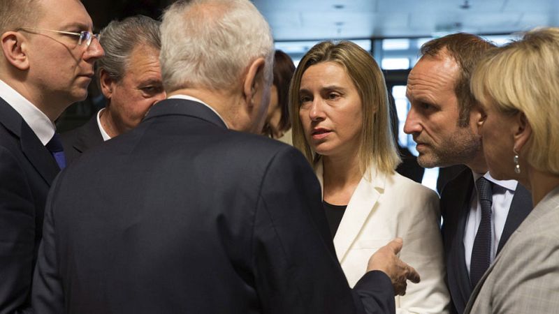 Los ministros de la UE debaten de urgencia sobre el drama de la inmigración