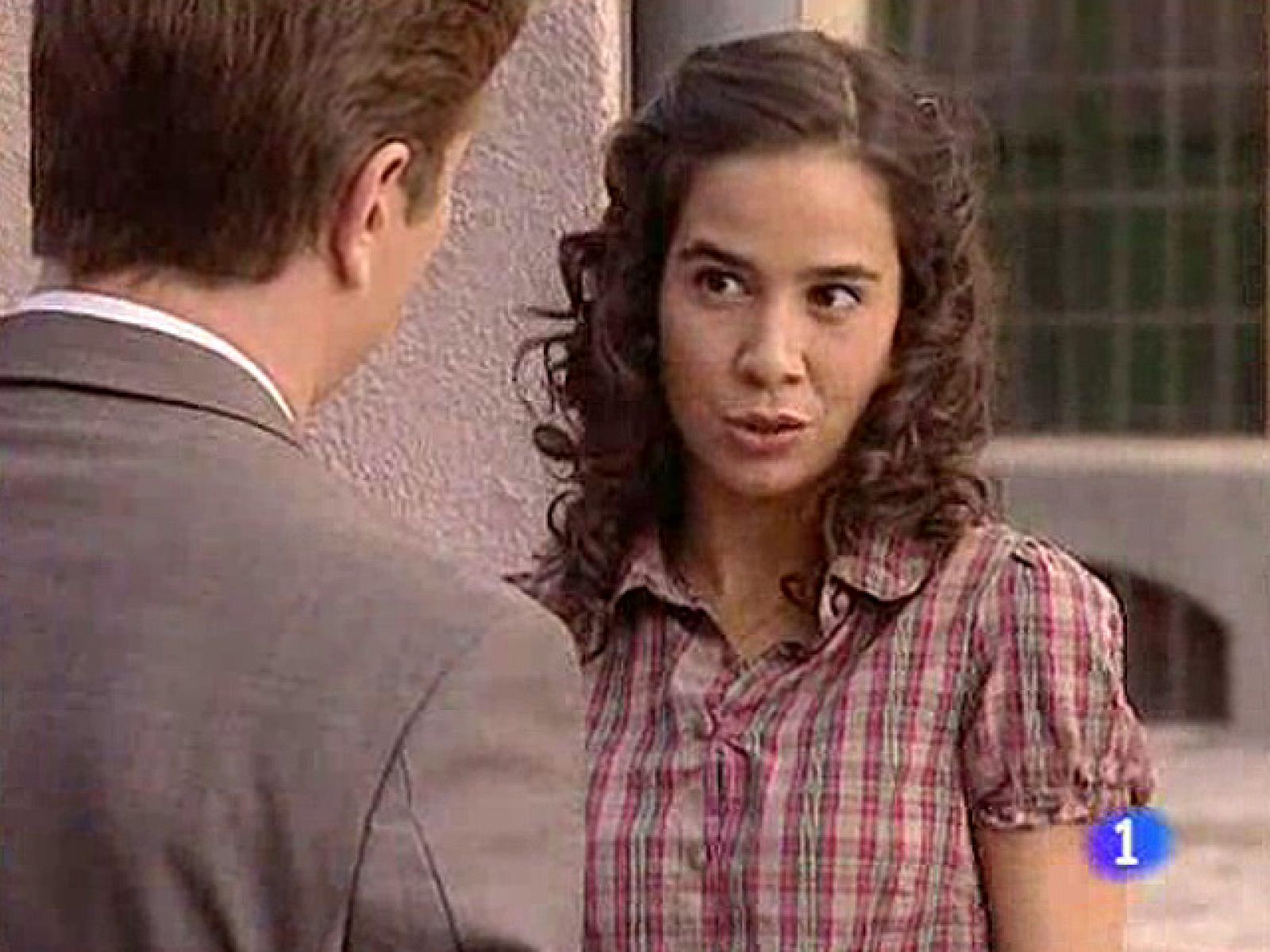 Amar - Héctor se insinúa a Teresa | Ver