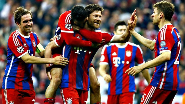 Champions League - Xabi Alonso cierra la goleada de falta directa (6-1)