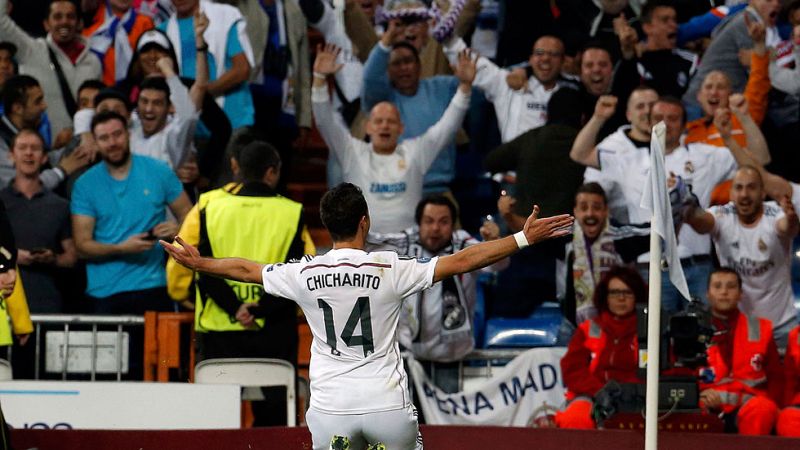 Chicharito Hernández se ha convertido en un héroe nacional en México. Toda la prensa del país elogia al 14 madridista. No se pierdan la narración a través de la televisión mexicana del gol del 'Chícharo', como le llaman allí.