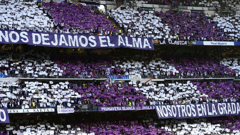 El Real Madrid - Atlético era de los partidos grandes, de los que es un privilegio vivir, como decía Simeone. Algunos jugadores del Real Madrid se emocionaron con estas imagenes... y estos sonidos. Gracias a un vídeo grabado por Varane hemos visto y