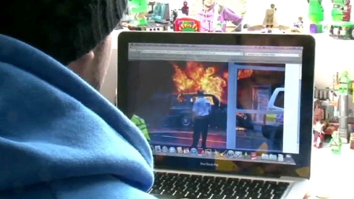 Telediario 1 - Un joven 'youtuber' paquistaní colabora con la policía británica para luchar contra la Yihad en Internet