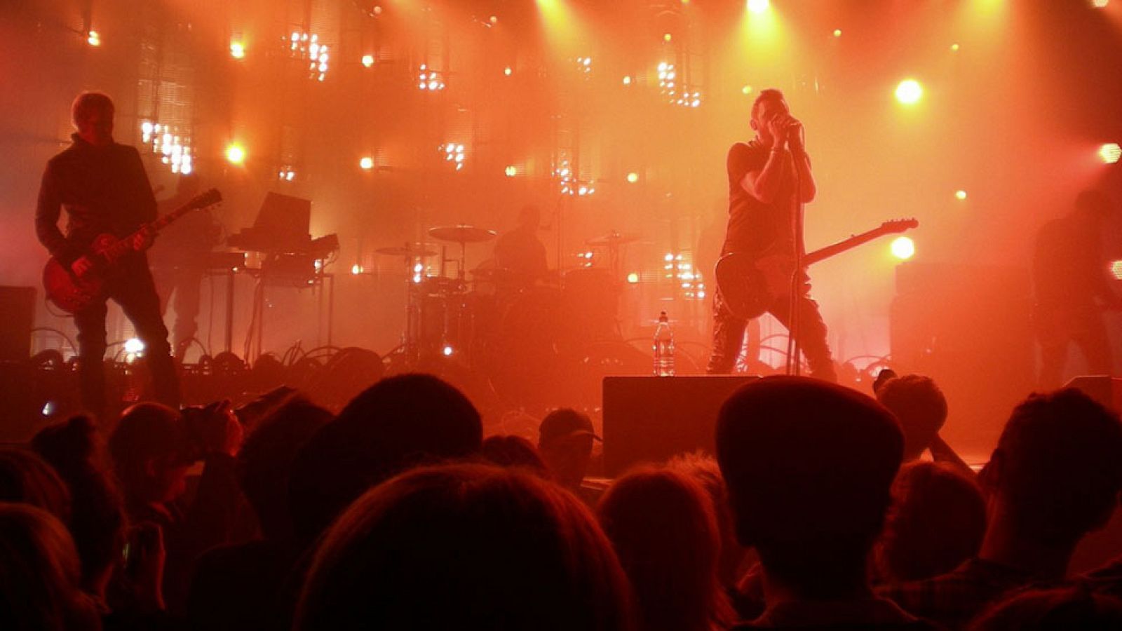 Edi Clavo publica un libro sobre la historia reciente del pop y el rock español