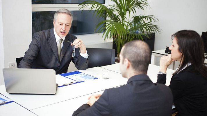 Telediario 1 - Los clientes tienen hasta el 30 para presentar su DNI